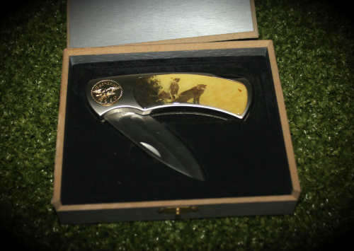 Hao Han 2003 stainless folding knife in wooden box-box lid is loose