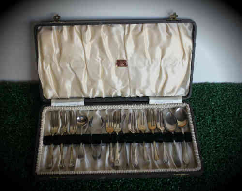 14 different EPNS Silver Plated Cutlery Pieces in Vintage Box