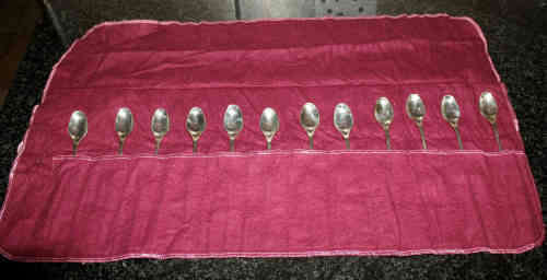 12 Vintage Arthur Price County Plate tea spoons 138mm in Tarnish preventing cloth-England