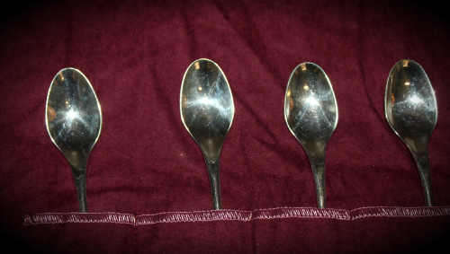 12 Vintage Arthur Price County Plate tea spoons 138mm in Tarnish preventing cloth-England