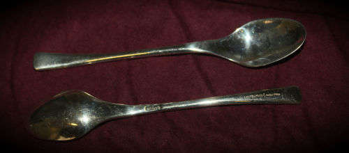 12 Vintage Arthur Price County Plate tea spoons 138mm in Tarnish preventing cloth-England