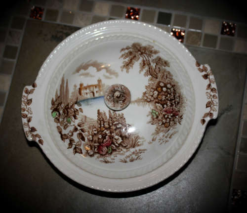 Vintage CASTLE ON THE LANE Johnson BROS Tureen &lid 140x266mm England Pat.no118580 hand engraved