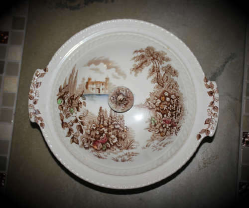 Vintage CASTLE ON THE LANE Johnson BROS Tureen &lid 140x266mm England Pat.no118580 hand engraved