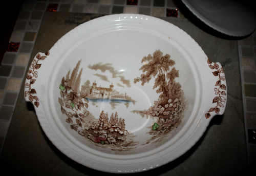 Vintage CASTLE ON THE LANE Johnson BROS Tureen &lid 140x266mm England Pat.no118580 hand engraved
