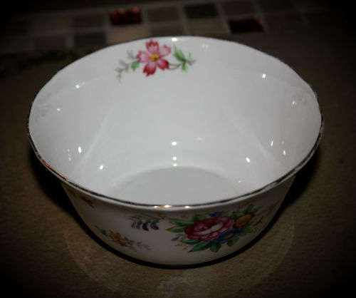 Vintage Tuscan "BOUQUET" Pat.no C7200 Fine English Bone China Sugar Bowl-England