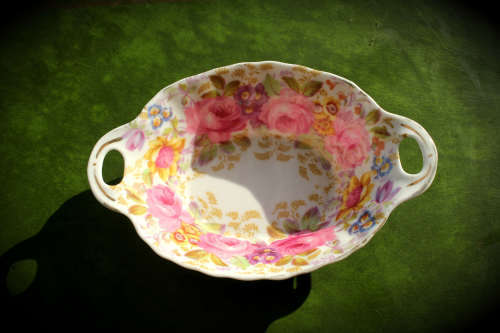 Royal Albert "SERENA" Tray - Reg No 839392 35x145x97mm (no chips)