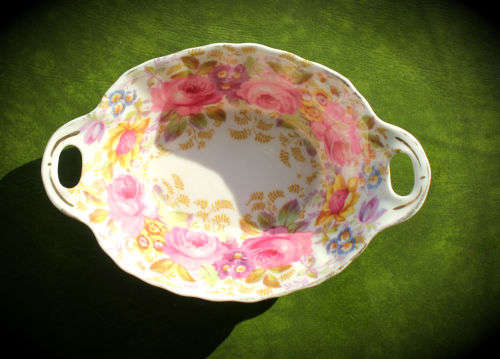 Royal Albert "SERENA" Tray - Reg No 839392 35x145x97mm (no chips)