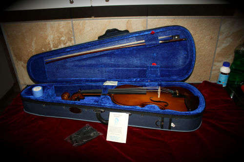 Stentor Student 1 Violin 4/4 (unused) with origanal case bow strap and Rosin