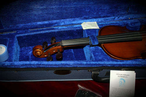 Stentor Student 1 Violin 4/4 (unused) with origanal case bow strap and Rosin