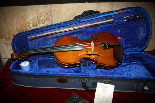 Stentor Student 1 Violin 4/4 (unused) with origanal case bow strap and Rosin