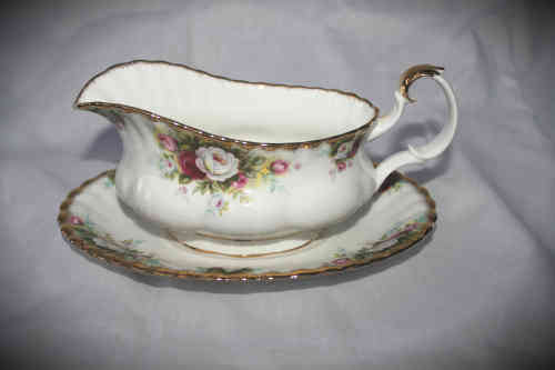 Royal Albert 'Celebration' Gravy boat with tray ,,never used - 130x215mm