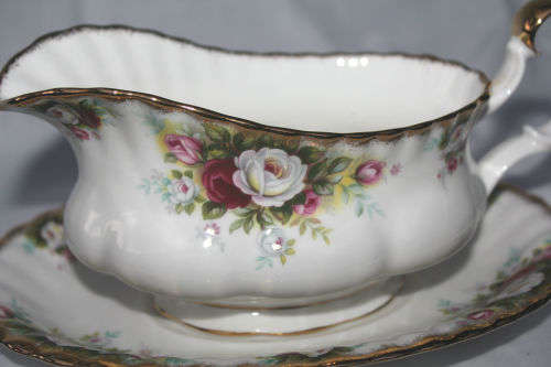 Royal Albert 'Celebration' Gravy boat with tray ,,never used - 130x215mm