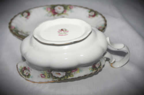 Royal Albert 'Celebration' Gravy boat with tray ,,never used - 130x215mm