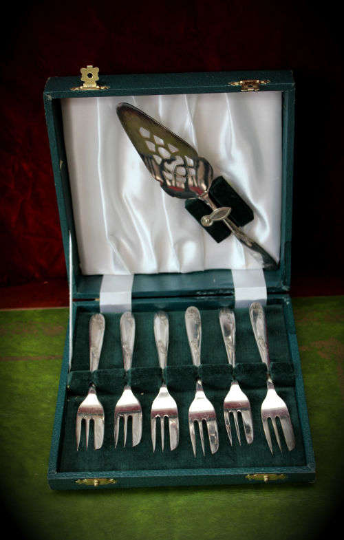 Vintage Angora Silver Plate cake lifter and cake forks  in origanal box