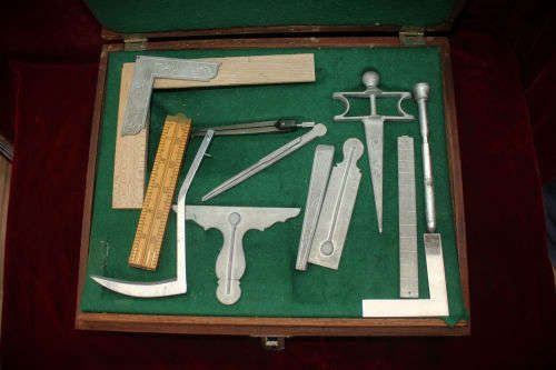 Vintage Masonic compass tool set in wooden box -(wood box need repairs) 73mmx370mmx350mm