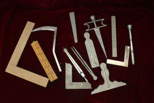 Vintage Masonic compass tool set in wooden box -(wood box need repairs) 73mmx370mmx350mm