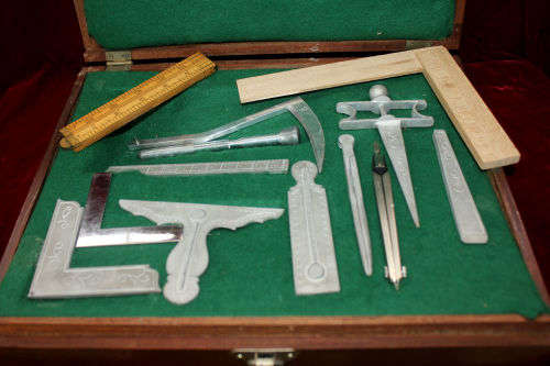 Vintage Masonic compass tool set in wooden box -(wood box need repairs) 73mmx370mmx350mm