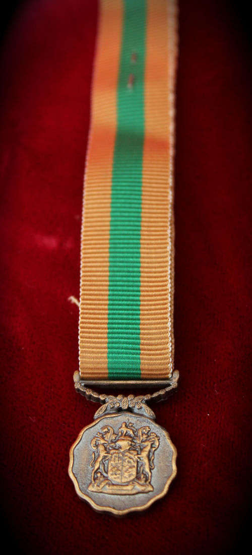 vintage SADF Mini Good Service Medal - Vir Troue Diens Medalje