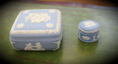 2 Wedgewood Jasperware Trinket Boxes made in England 53x105x105mm and 35x4