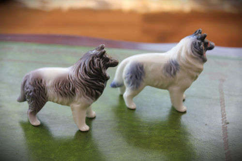 2 Vintage Dog Figurines  80x93x32mm