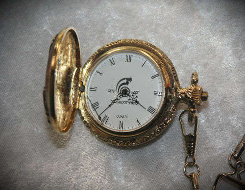Die Groot Trek 1838 - 1988 Commemorative Quartz Pocket Watch with Chain- working but second hand off