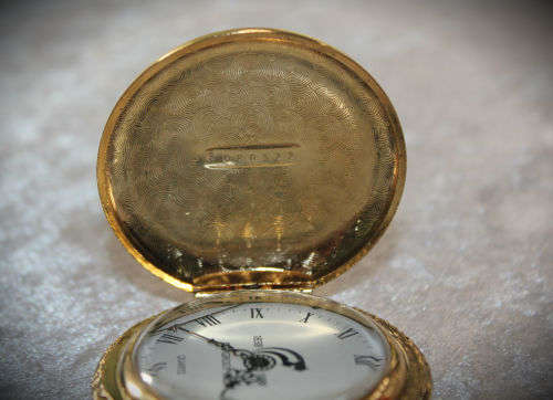 Die Groot Trek 1838 - 1988 Commemorative Quartz Pocket Watch with Chain- working but second hand off