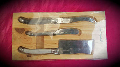 3-pcs cheese set Lou Laguiol- Tradition wooden box-1 cheese knife, 1 butter knife and 1 cheese hatch
