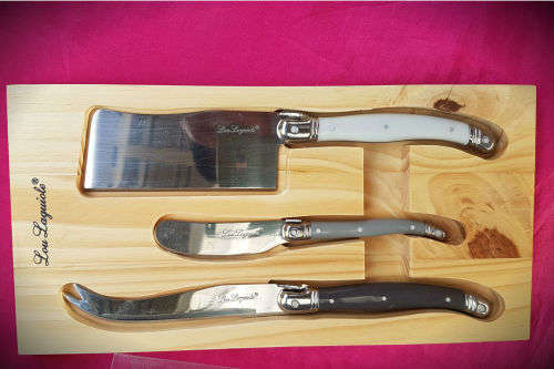 3-pcs cheese set Lou Laguiol- Tradition wooden box-1 cheese knife, 1 butter knife and 1 cheese hatch