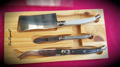 3-pcs cheese set Lou Laguiol- Tradition wooden box-1 cheese knife, 1 butter knife and 1 cheese hatch