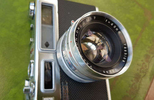 Vintage 1960's Yashica Electro 35 Camera with case Japan -slight dent on lens rim- need battery