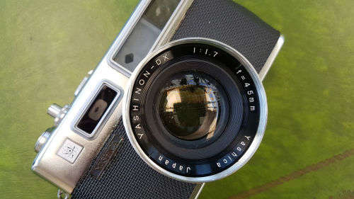 Vintage 1960's Yashica Electro 35 Camera with case Japan -slight dent on lens rim- need battery