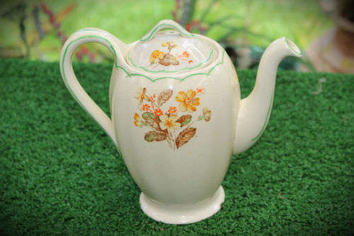 Antique Grindley CREAMPETAL Teapot England - small chip on Base 175x200mmm