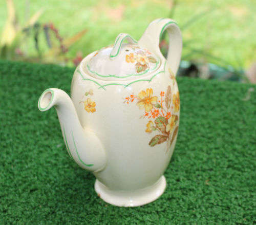 Antique Grindley CREAMPETAL Teapot England - small chip on Base 175x200mmm