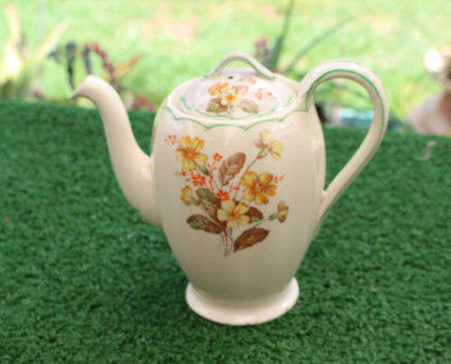 Antique Grindley CREAMPETAL Teapot England - small chip on Base 175x200mmm