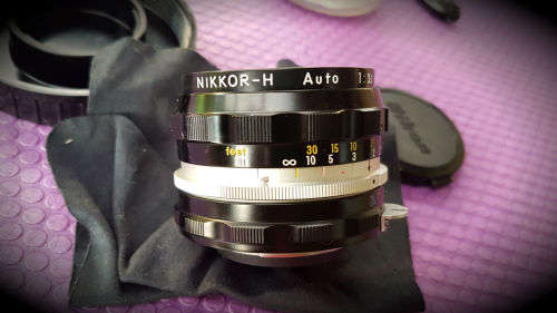 Vintage Nikon Nikkor-H Auto 1:3.5 f=28mm- 724953 Lens in Holder with caps