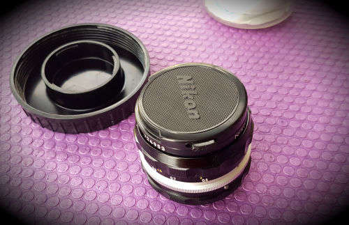 Vintage Nikon Nikkor-H Auto 1:3.5 f=28mm- 724953 Lens in Holder with caps