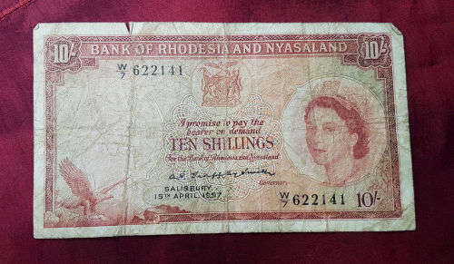 Circulated 15th April 1957 Bank of Rhodesia & Nyasaland 10 Shiling Note- Rhodes watermark
