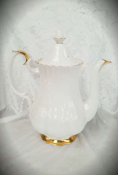 Vintage Royal Albert Val D'Or  Coffee pot - 255x230x130mm Bone China England-as new