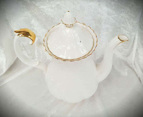 Vintage Royal Albert Val D'Or  Coffee pot - 255x230x130mm Bone China England-as new