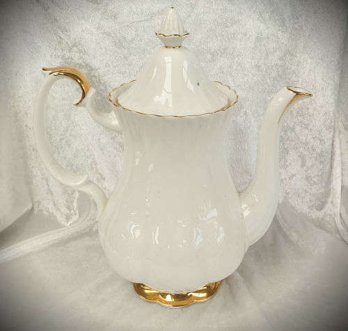 Vintage Royal Albert Val D'Or  Coffee pot - 255x230x130mm Bone China England-as new