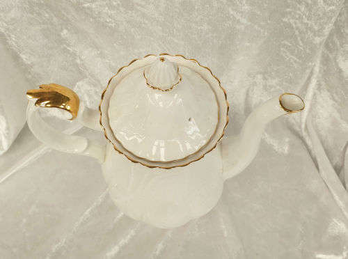 Vintage Royal Albert Val D'Or  Coffee pot - 255x230x130mm Bone China England-as new