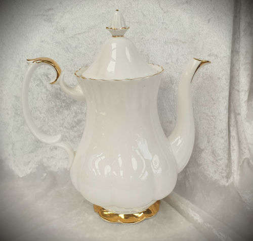 Vintage Royal Albert Val D'Or  Coffee pot - 255x230x130mm Bone China England-as new
