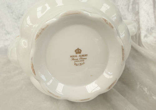Vintage Royal Albert Val D'Or  Coffee pot - 255x230x130mm Bone China England-as new