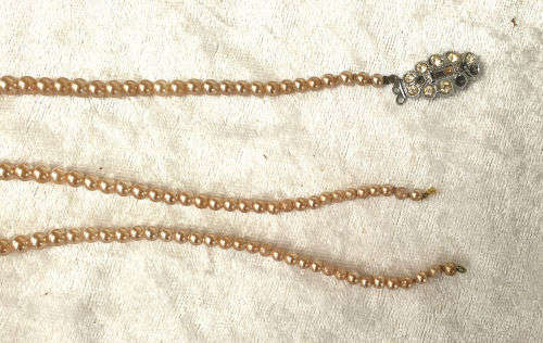 Vintage POMPADOUR simulated Pearls Pearls for a Princess NEEDS TO BE RESTRUNG  1210mm