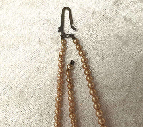 Vintage POMPADOUR simulated Pearls Pearls for a Princess NEEDS TO BE RESTRUNG  1210mm