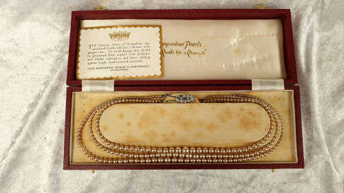 Vintage POMPADOUR simulated Pearls Pearls for a Princess NEEDS TO BE RESTRUNG  1210mm