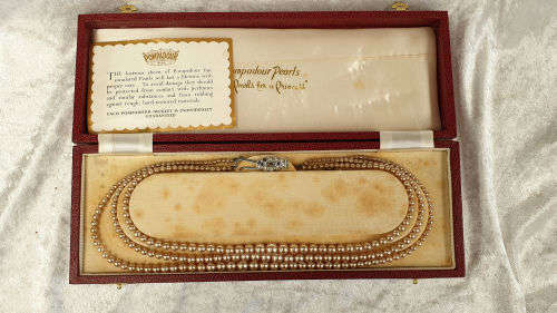 Vintage POMPADOUR simulated Pearls Pearls for a Princess NEEDS TO BE RESTRUNG  1210mm