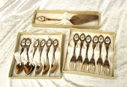 Vintage Eetrite 24ct Gold Plated cutlery -6 Teaspoons- 6 Cake forks and cake lifter - see condition