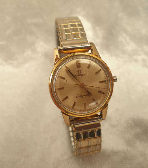 Vintage Ladies OMEGA Ladymatic Seamaster Automatic watch running but need a Winder