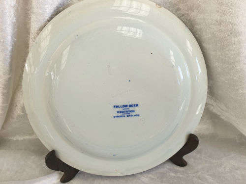Vintage Wedgwood Plate Etruria England  235mm Fallow Deer (small nic on back of plate)